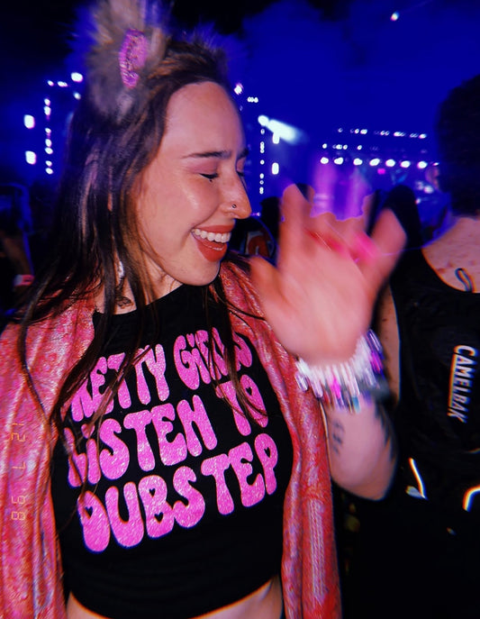 pretty girls listen to dubtep croptops