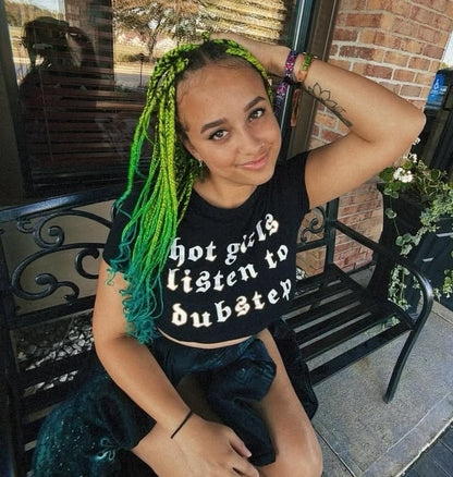 hot girl listen to dubstep croptops